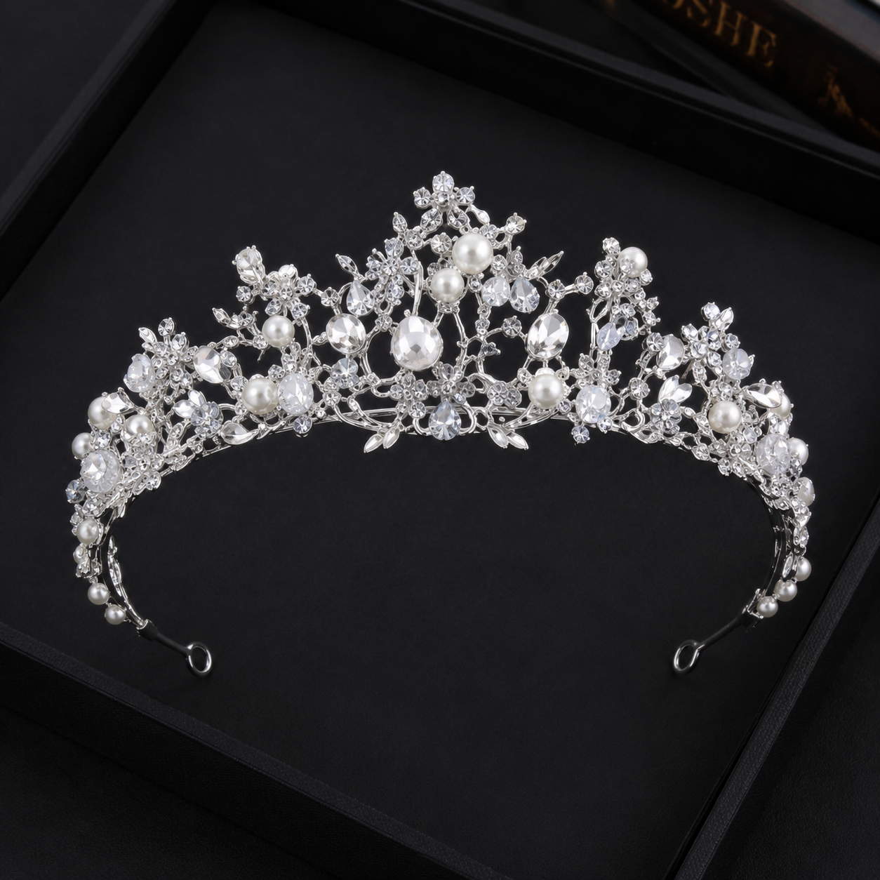 Tiara Luna Fleur silberne Prinzessinnen Krone mit Perlen und funkelnden Kristallen in Silberoptik