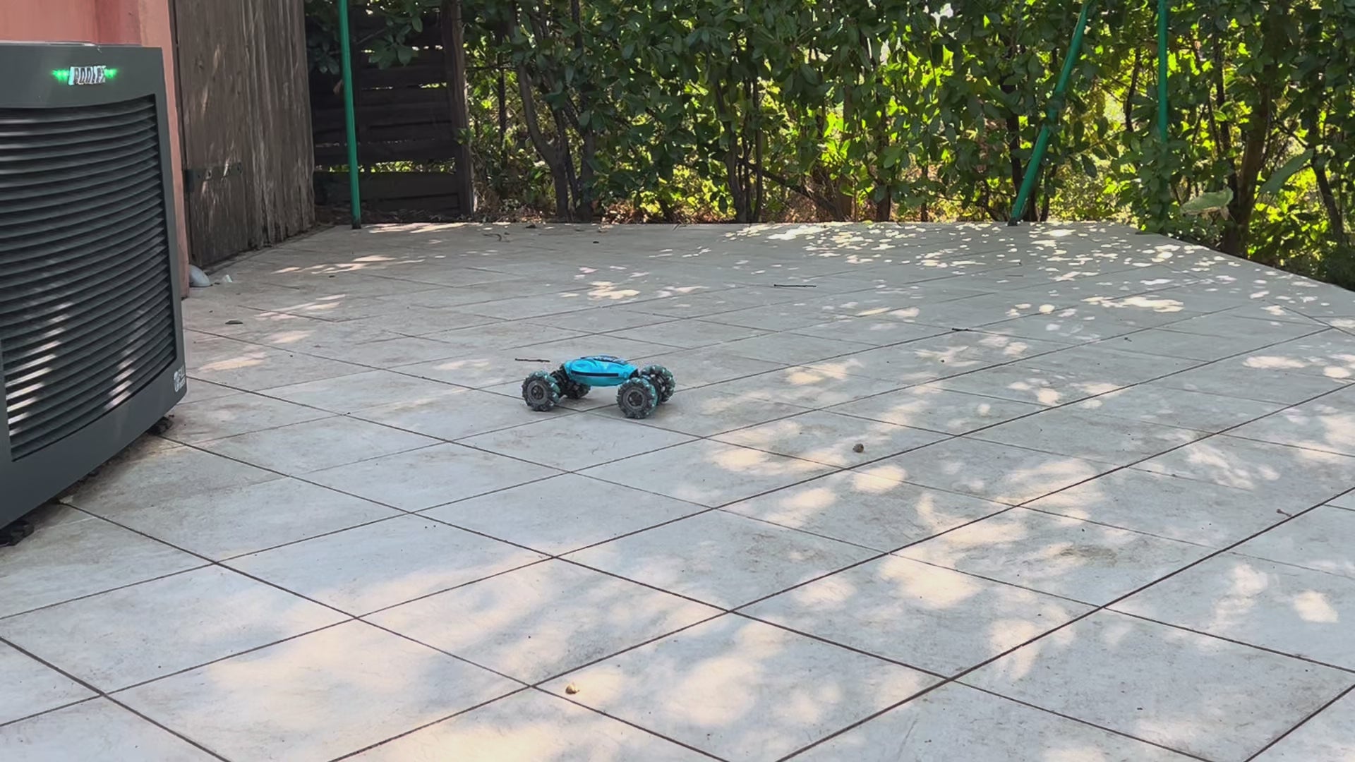 FunWheelz RC Stuntauto mit Gestensteuerung und 360° Stunts im Praxiseinsatz