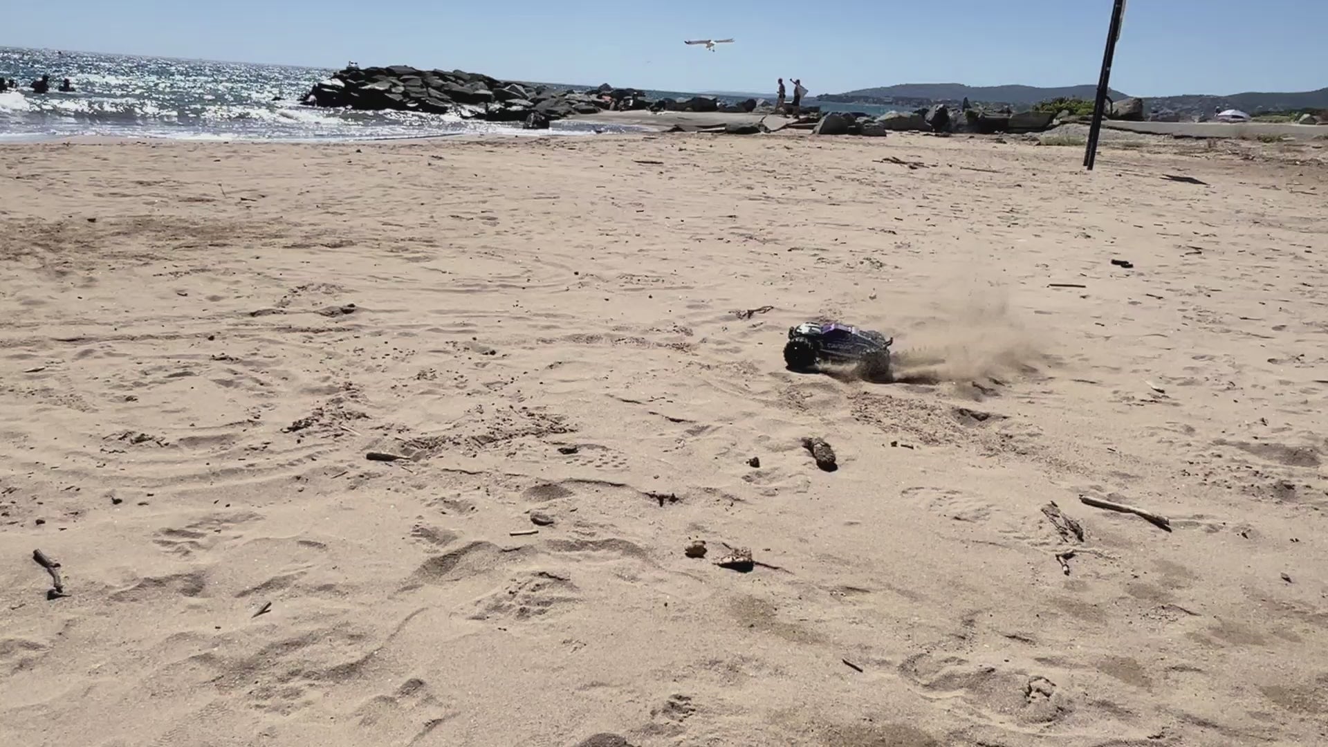 Rapidly RC Monstertruck 4x4 Offroad Action Video im Gelände