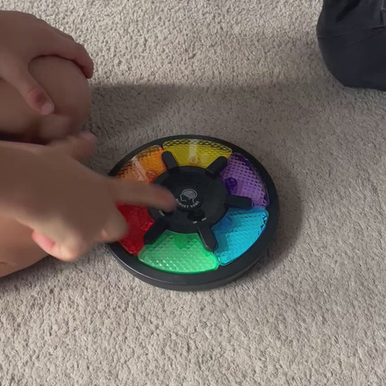 Memory Game im Einsatz mit leuchtenden Farben, Soundeffekten und verschiedenen Schwierigkeitsstufen
